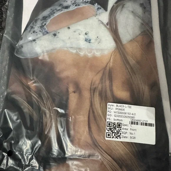 Sabrina Carpenter Oversized Shirt - Picture 3 of 3